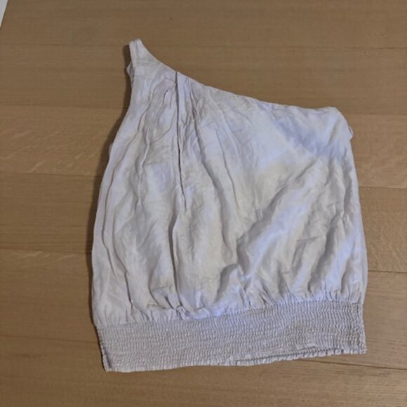 BLVD Gray One Shoulder Sleeveless Blouse with Rosette Detail - Size 6 - Picture 4 of 5